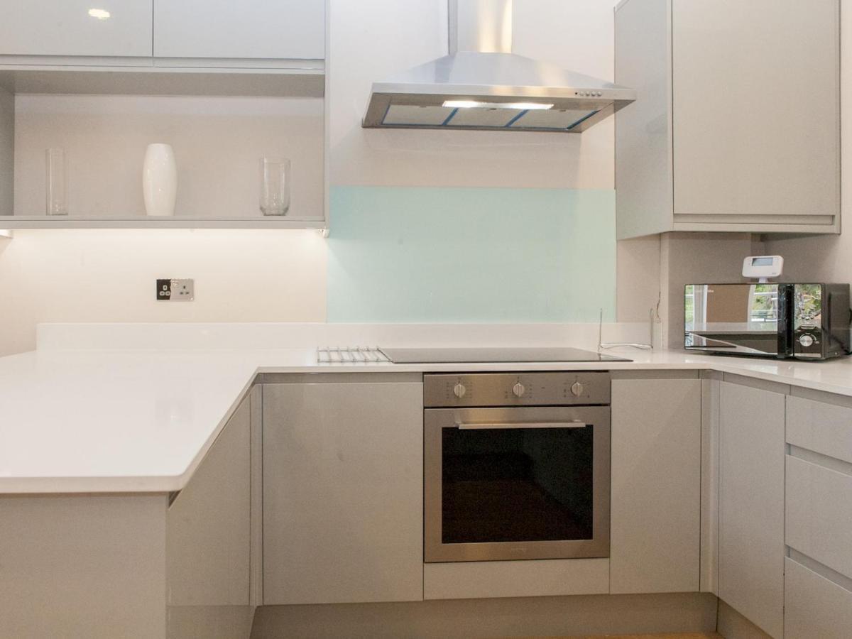 Pass The Keys - Spacious Flat With Private Sun Terrace In South East * London
