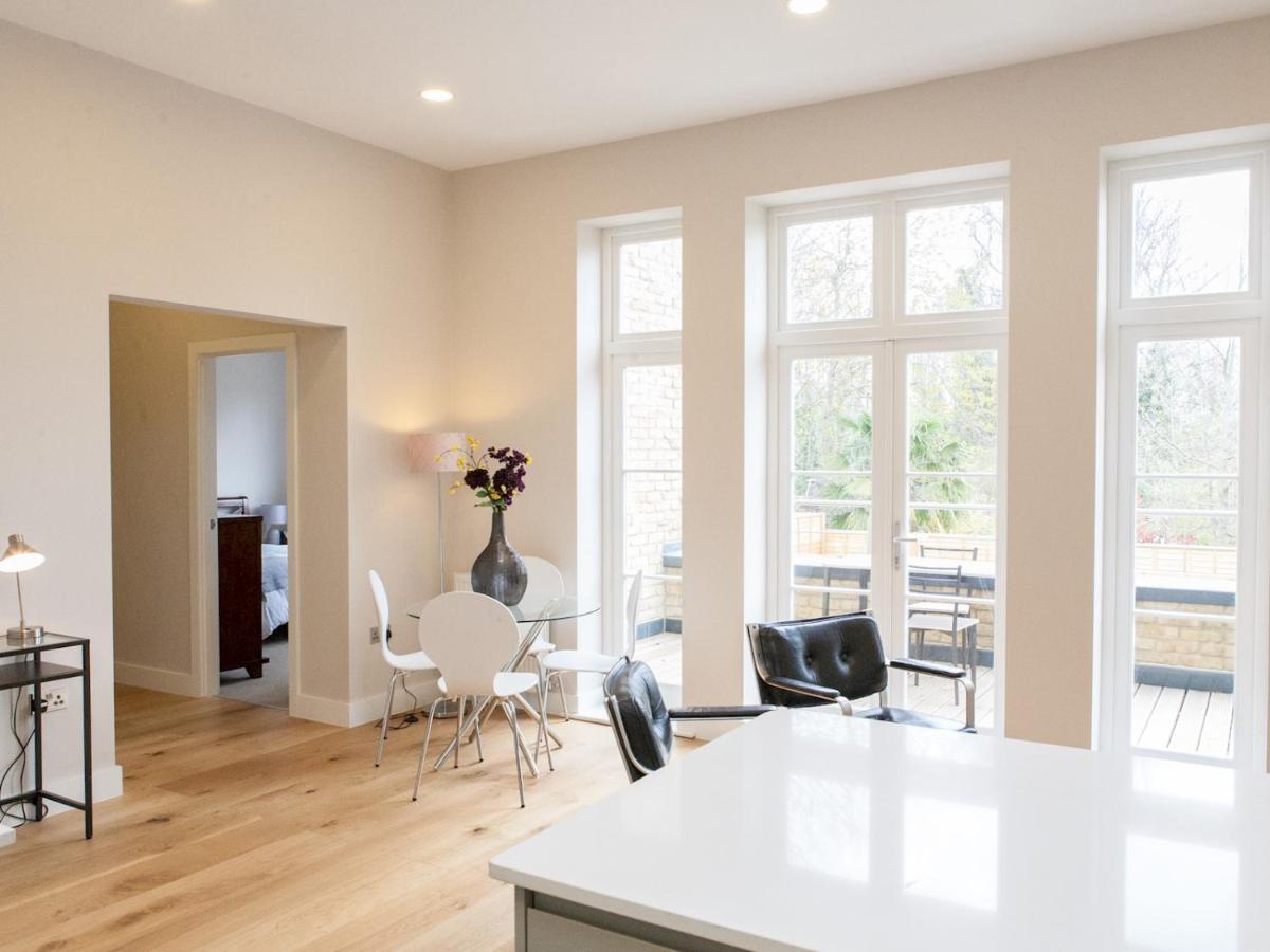 Pass The Keys - Spacious Flat With Private Sun Terrace In South East