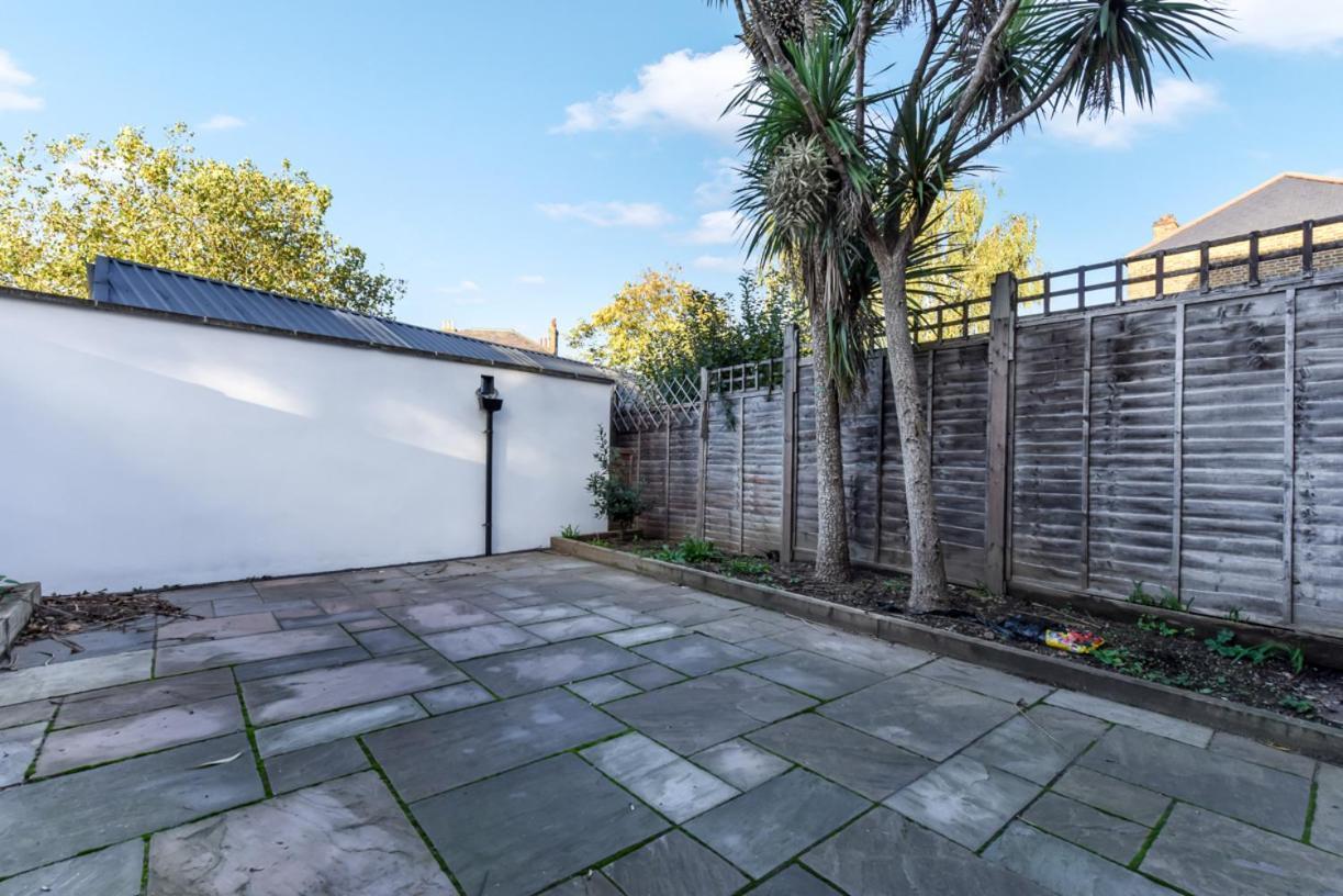 Blythe Park House Homestay London