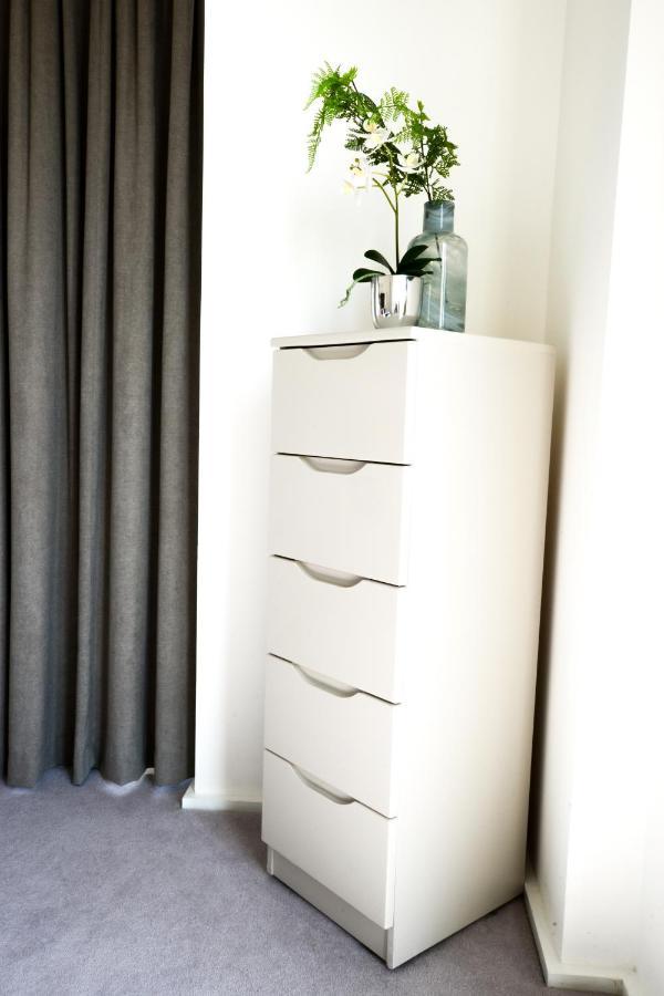 Apartment Charles Hope Millharbour London