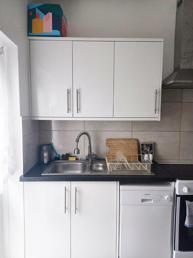 Stylish 2-bed Flat, Quick Access To Sights Apartment *