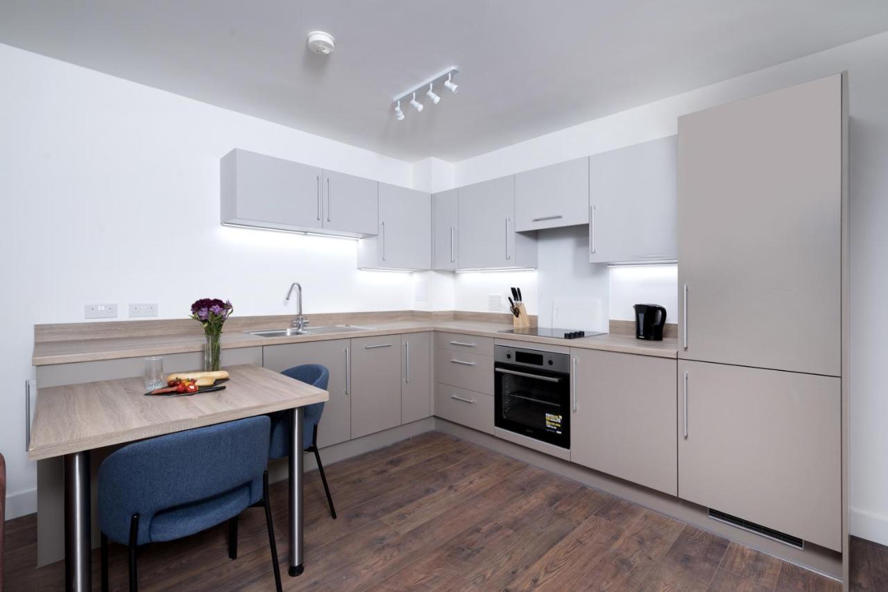 Modern And At Barking Wharf In Apartamento