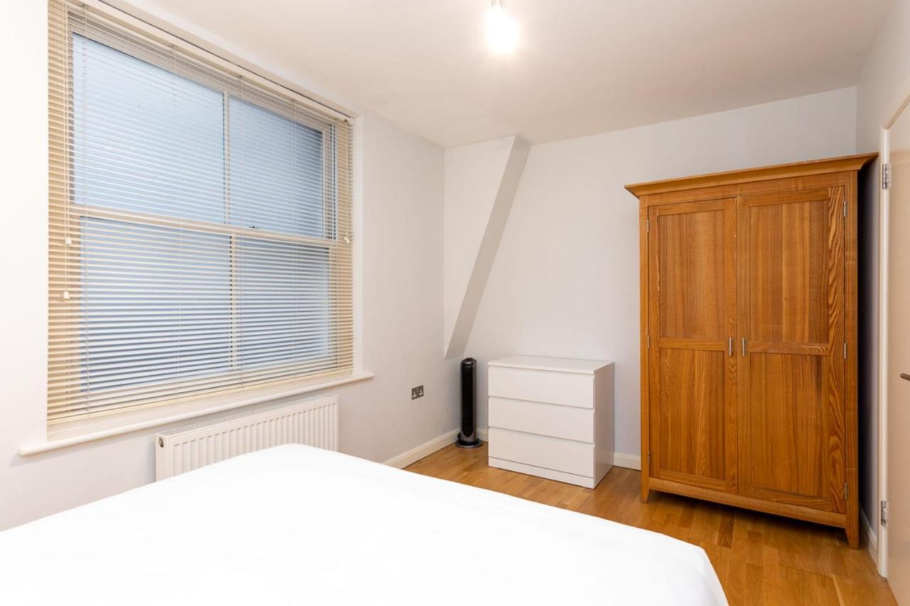 Groveland Court 1 Apartment London