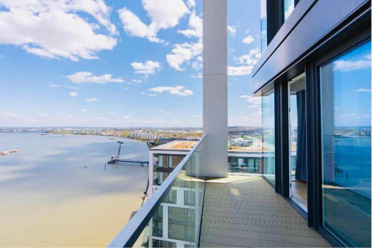 Executive Waterfront Split Penthouse Londres