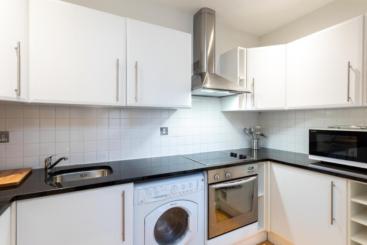 Groveland Court 1 Apartment London