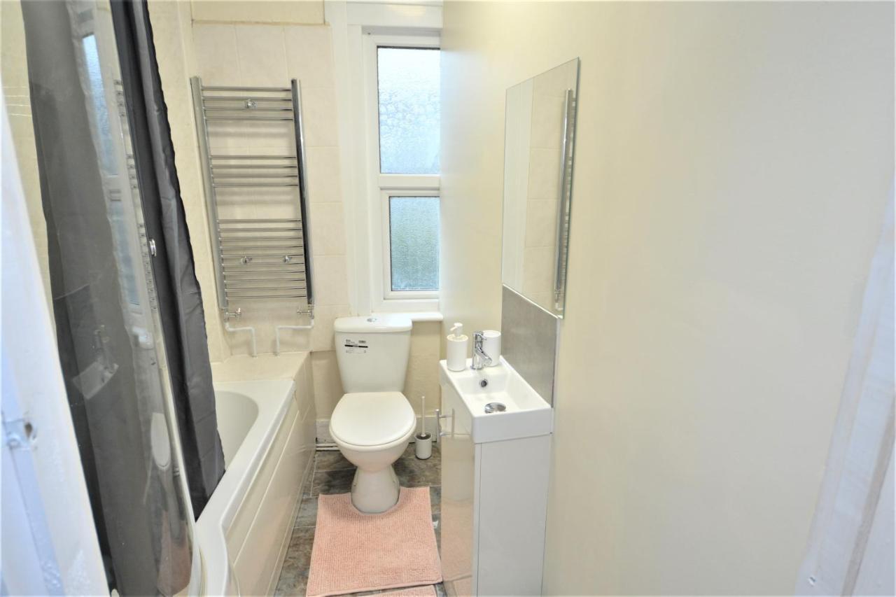 Holiday home Cheerful 4 Bedroom House In Greater London