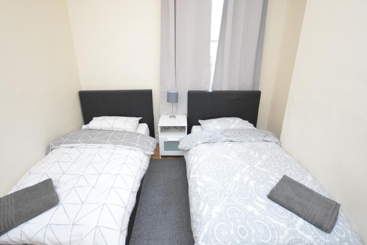 Cheerful 4 Bedroom House In Greater London