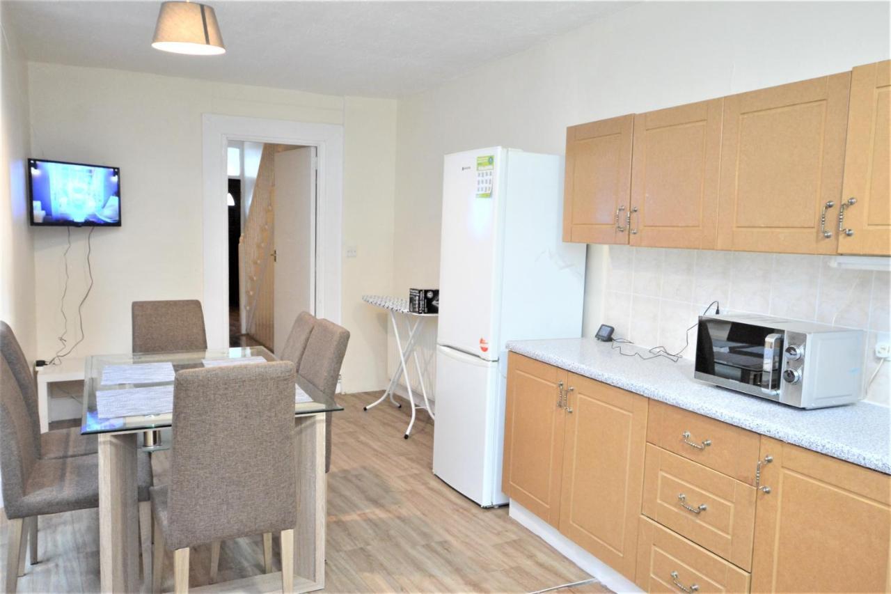 Cheerful 4 Bedroom House In Greater Holiday home *