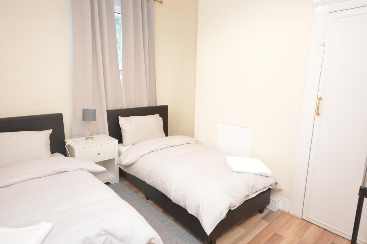 Holiday home Cheerful 4 Bedroom House In Greater London