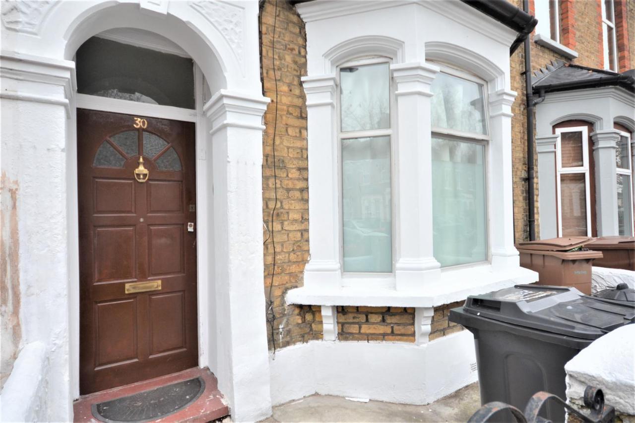 Cheerful 4 Bedroom House In Greater London