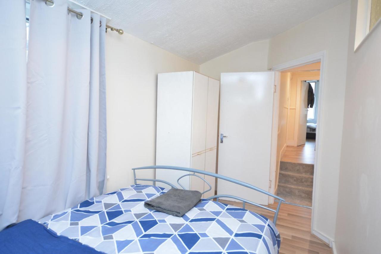 Cheerful 4 Bedroom House In Greater * London