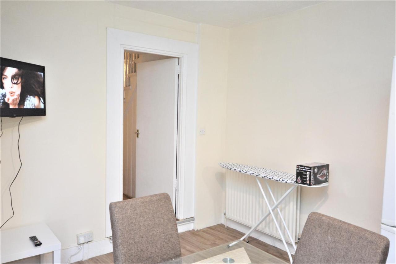 Holiday home Cheerful 4 Bedroom House In Greater London