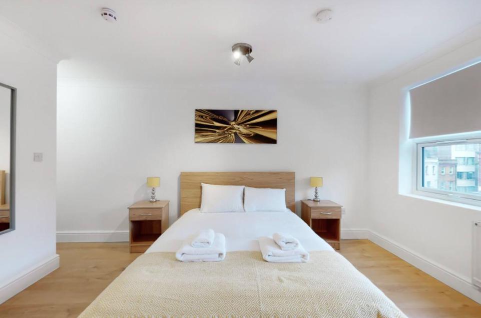 Modern Split Level 1 Bedroom Flat In Aldgate * London