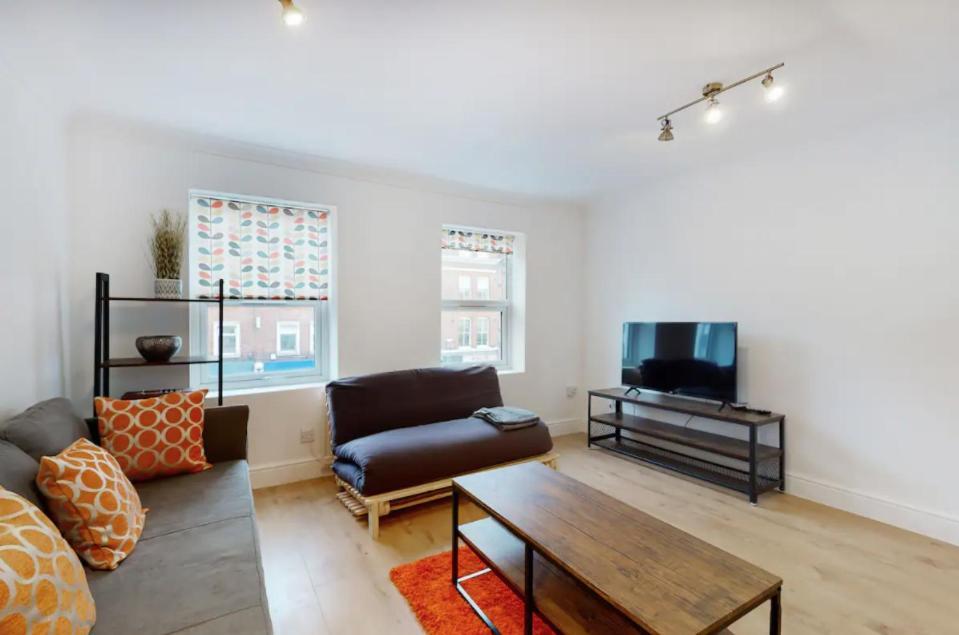 Modern Split Level 1 Bedroom Flat In Aldgate Apartment