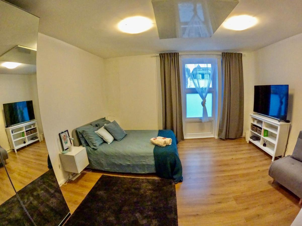 Lovely One Bedroom Flat In The Heart Of
