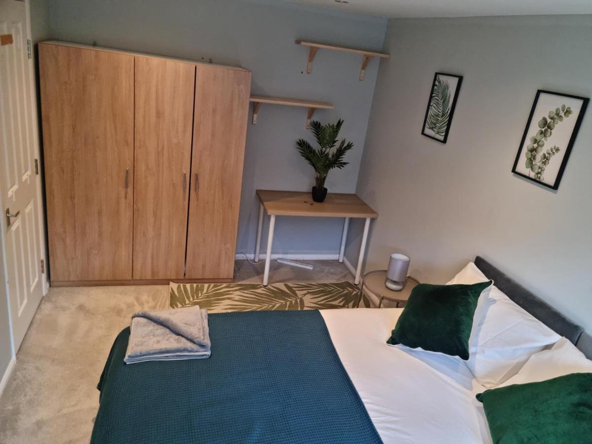 Apartment Bright, Spacious 4 Bed With A Jacuzzi! *
