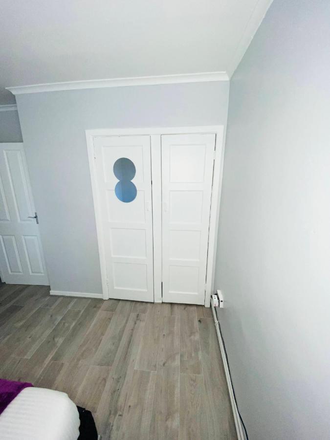 Bright, Spacious, Modern Interior Decor 2 Bedrooms With Amazing Views * Londres