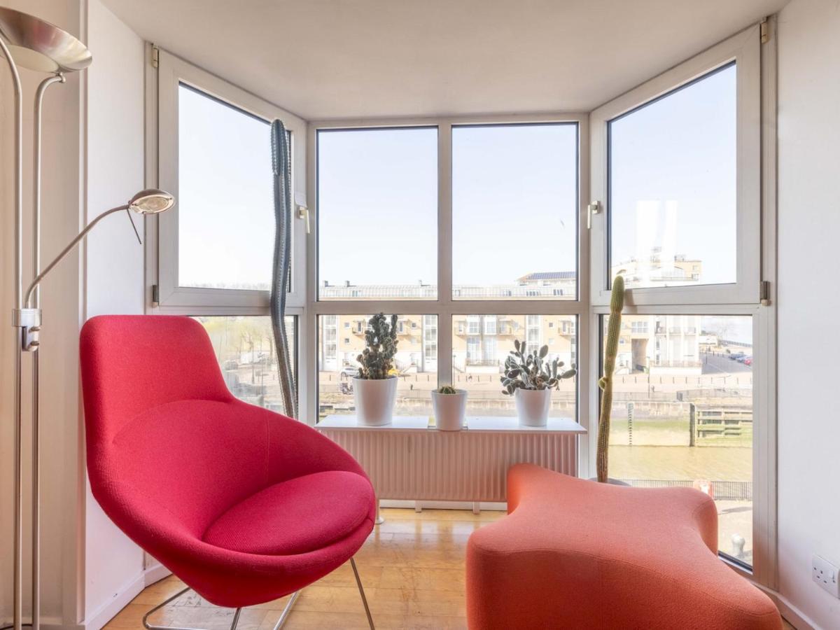 Apartment Sunny Maisonette With Views Over Canary Wharf,