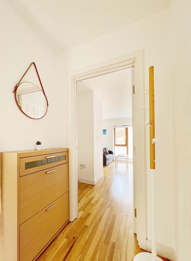 Lovely 1 Bedroom In South East Apartment *