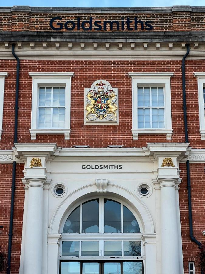 Lovely 1 Bedroom In South East Apartment *