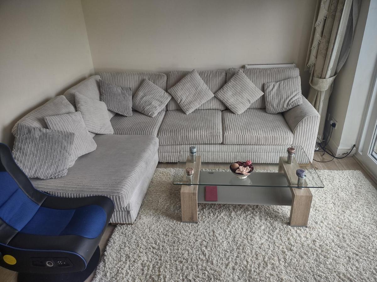 Quiet And Peaceful Double Bedroom In A Nice House With A Very Large Patio *