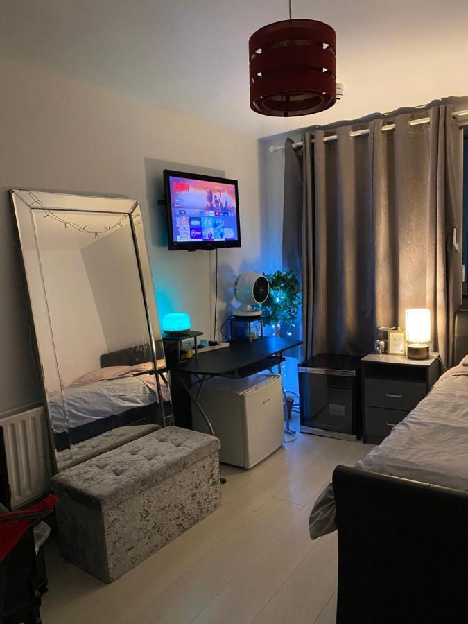 Private - Shared Near The City Homestay *