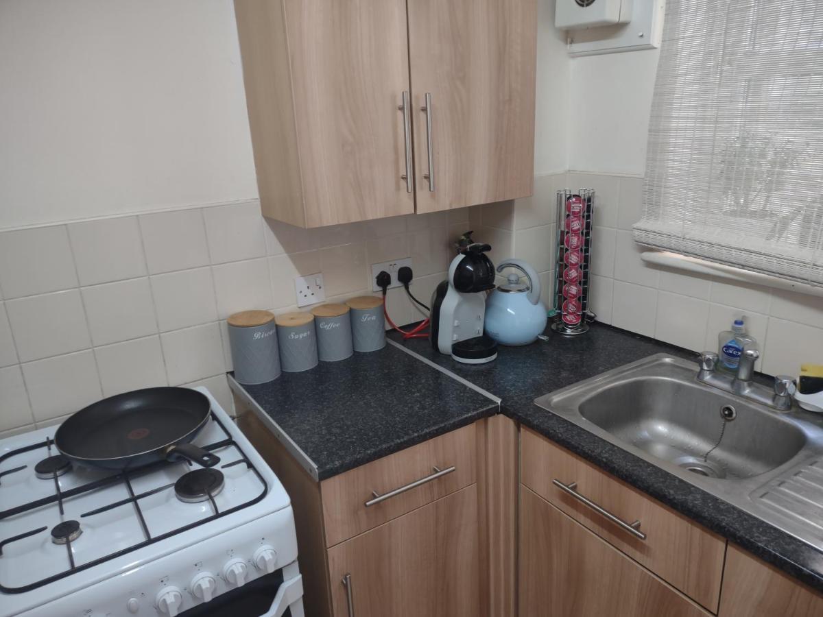Quiet And Peaceful Double Bedroom In A Nice House With A Very Large Patio Guest house