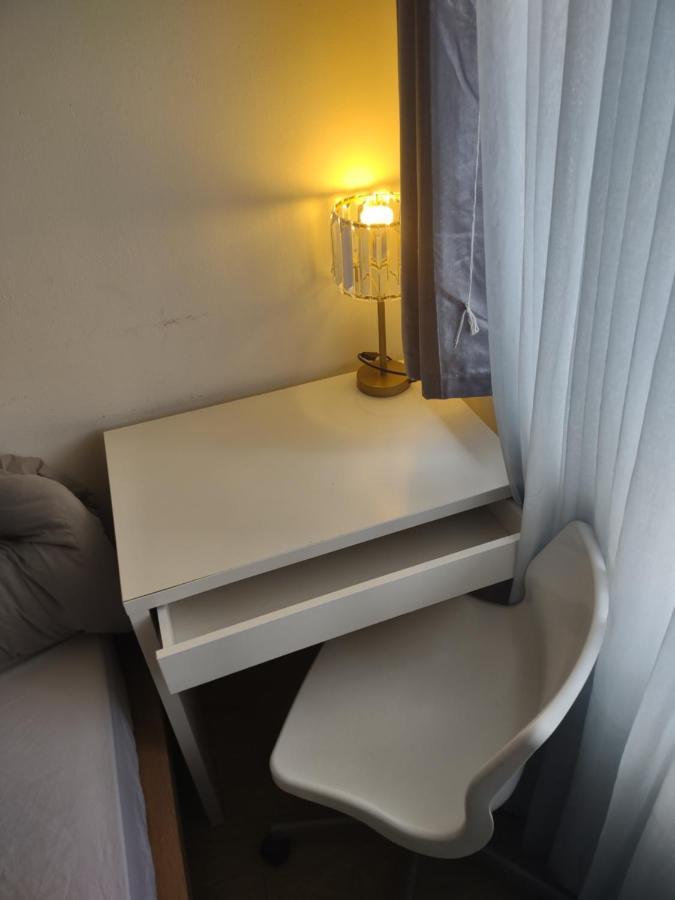 Quiet And Peaceful Double Bedroom In A Nice House With A Very Large Patio