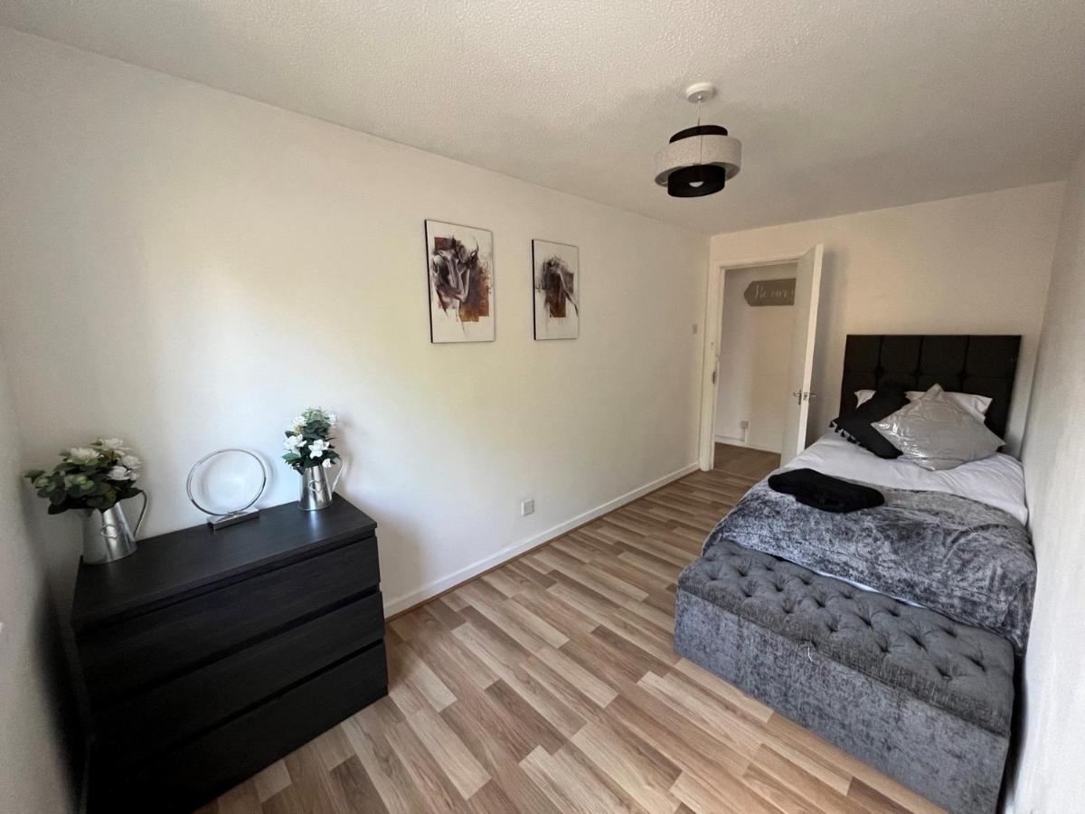 New Cosey 2 Bedroom With Free Parking London