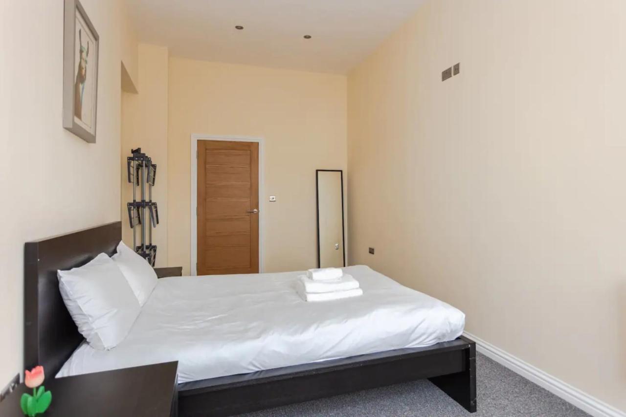 Stylish 2 Bedroom In Greenwich Apartment *