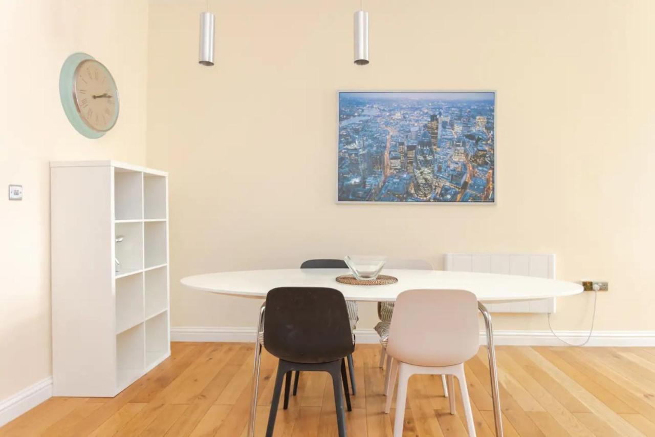 Stylish 2 Bedroom In Greenwich Apartment *