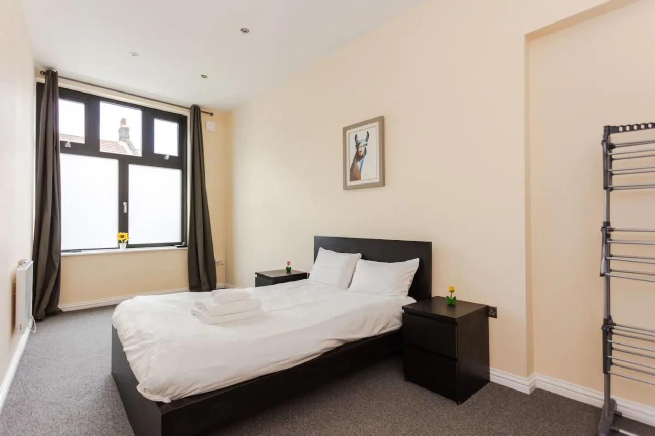 Stylish 2 Bedroom In Greenwich Apartment *