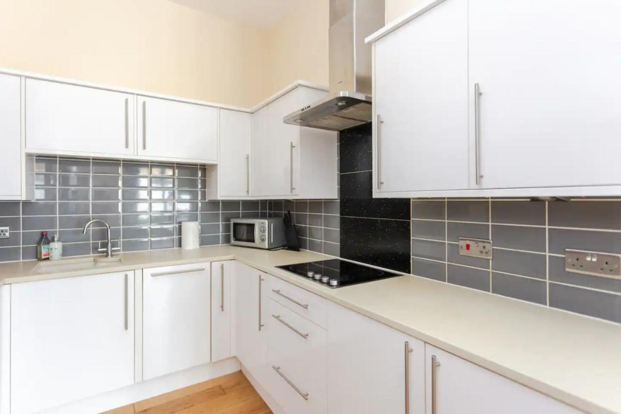 Stylish 2 Bedroom In Greenwich Apartment