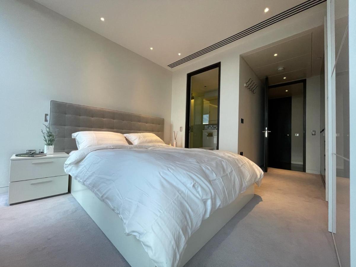 One Bedroom In Luxury On 30th Floor In Central With Breathtaking Skyline View Of Major Landmarks In Homestay *