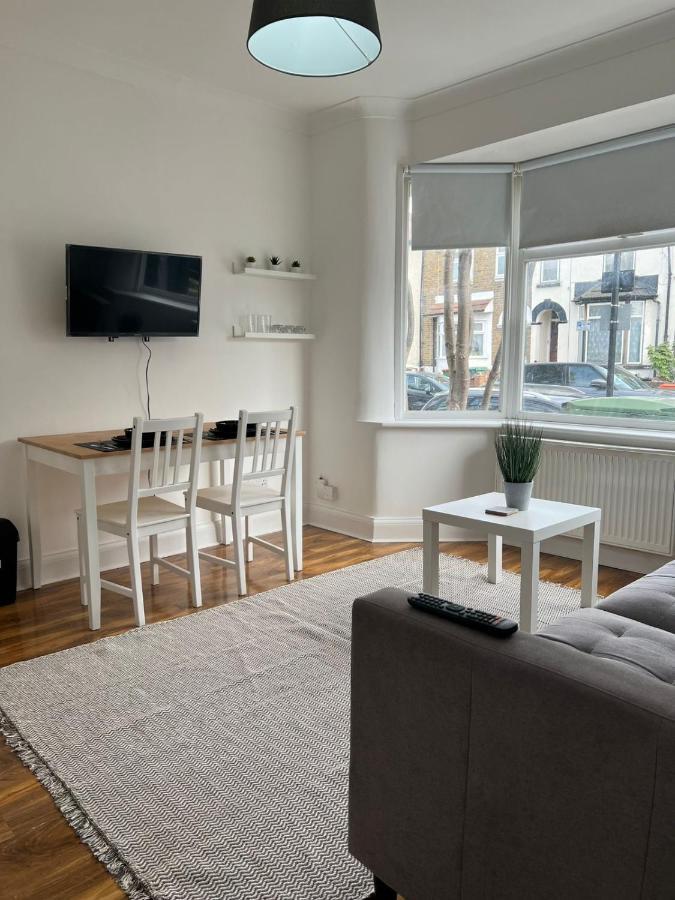 93 West Road Guest house London