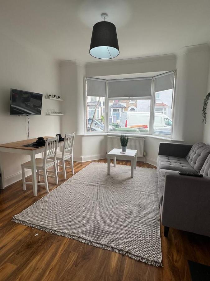 93 West Road Guest house