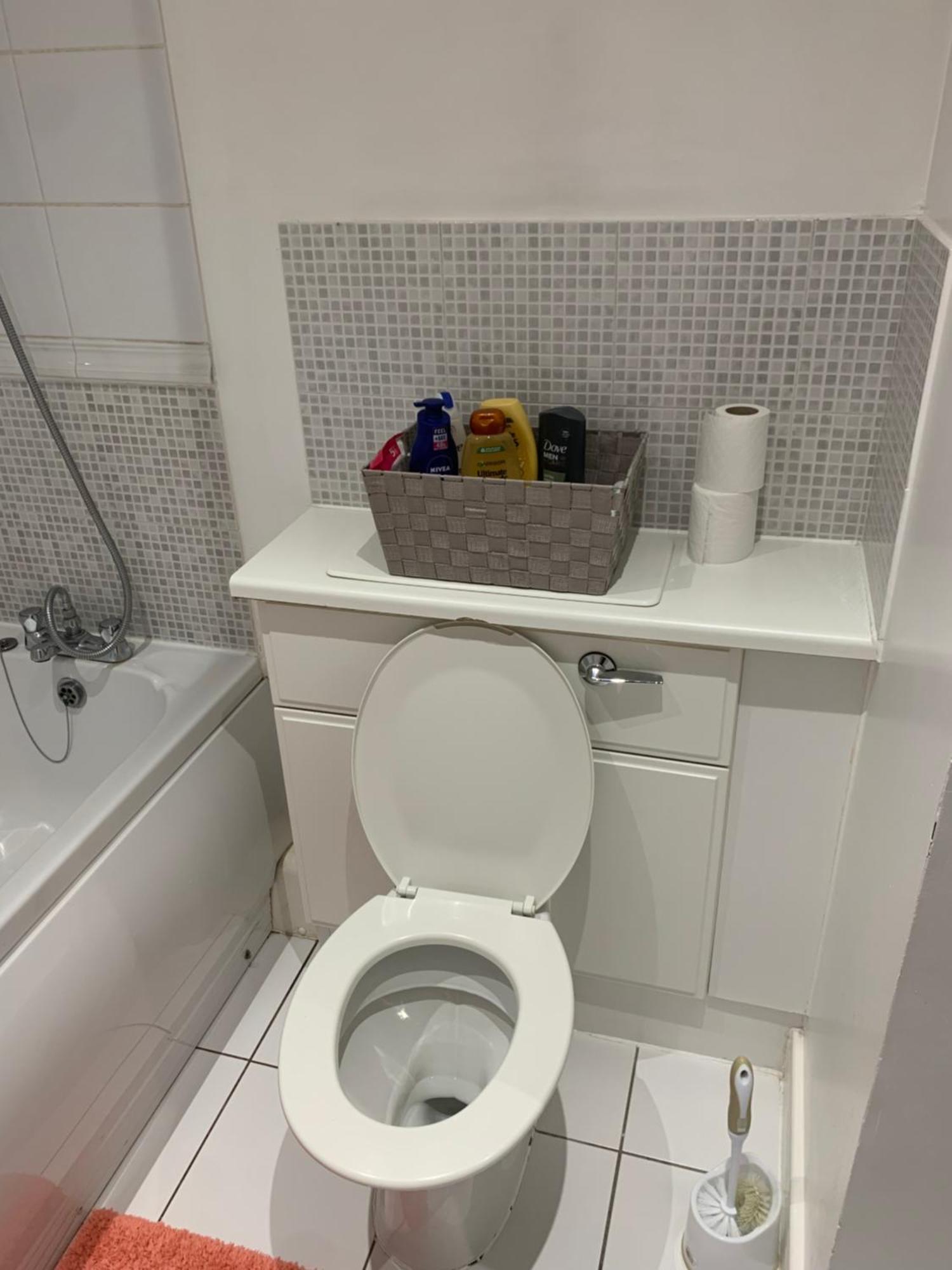 Hospedagem domiciliar In Stratford With Private Bathroom And Parking Londres