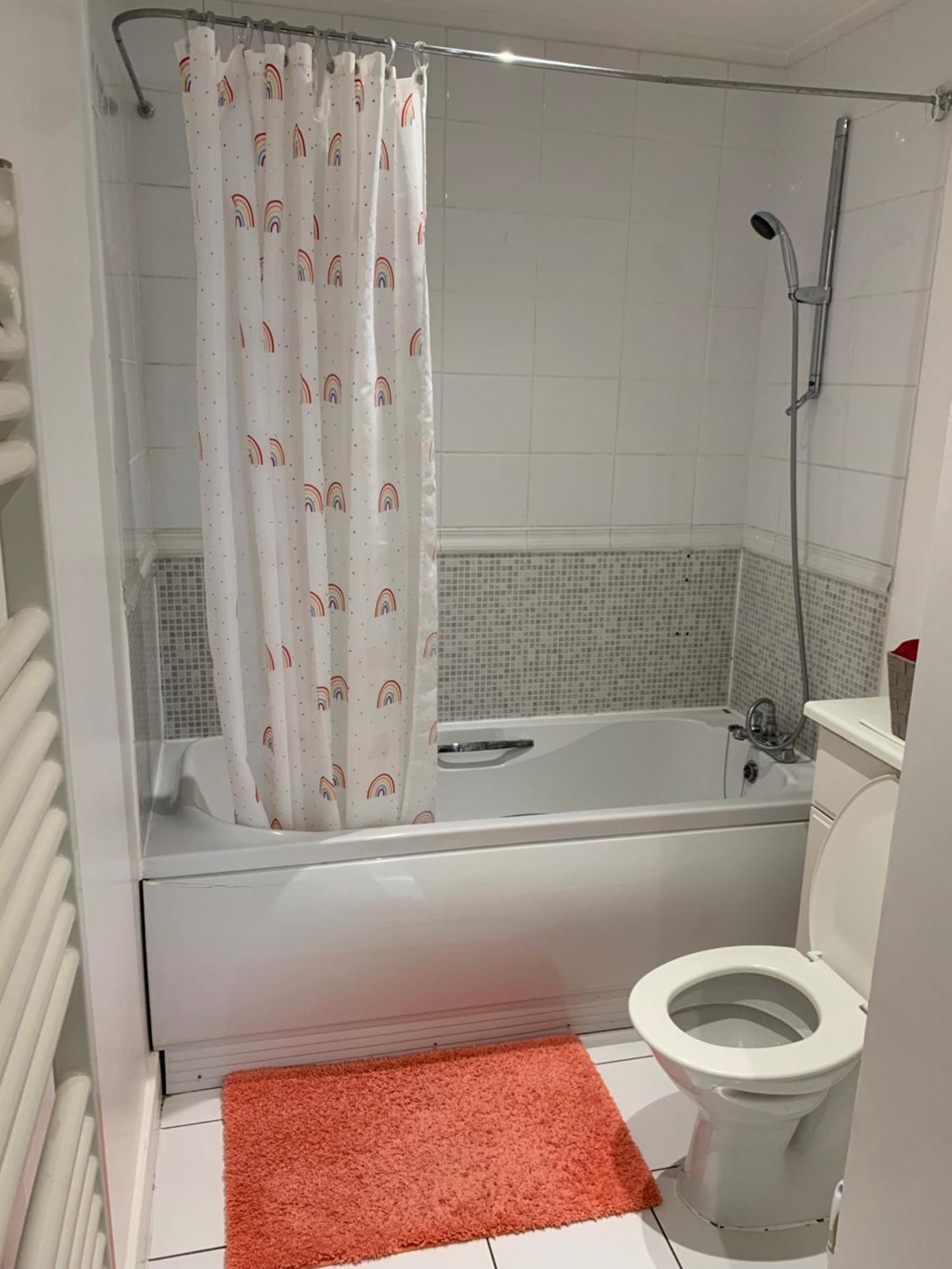 Hospedagem domiciliar In Stratford With Private Bathroom And Parking *