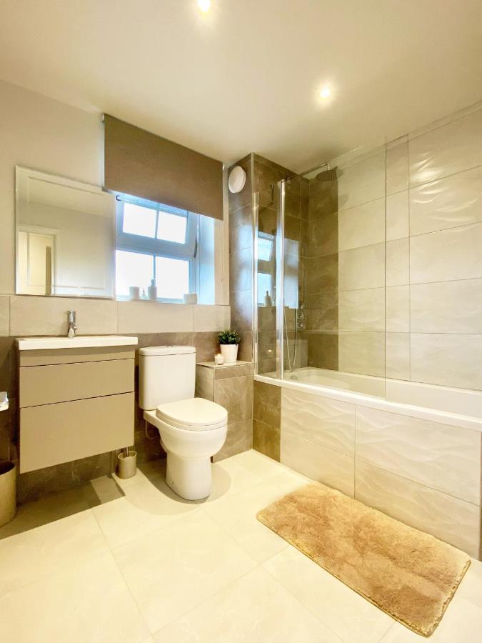 Perfect Location- 5 Minutes From Tower Bridge ! 8 Minutes Walk From Tube Apartment