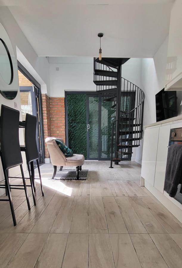 Apartment Stunning New Build Mezzanine Style *