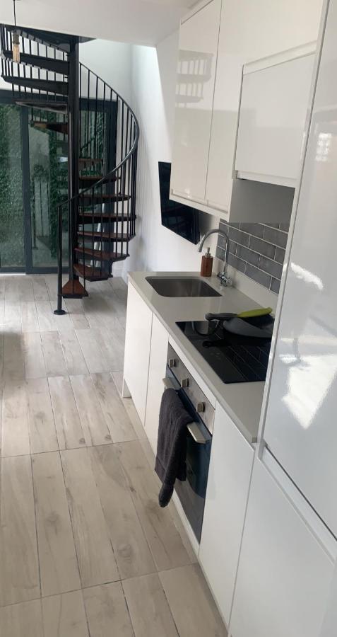 Stunning New Build Mezzanine Style * London