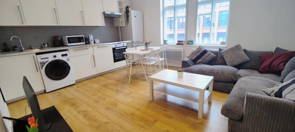 Spacious 3 Bed Flat Near Liverpool Street, Spitalfields