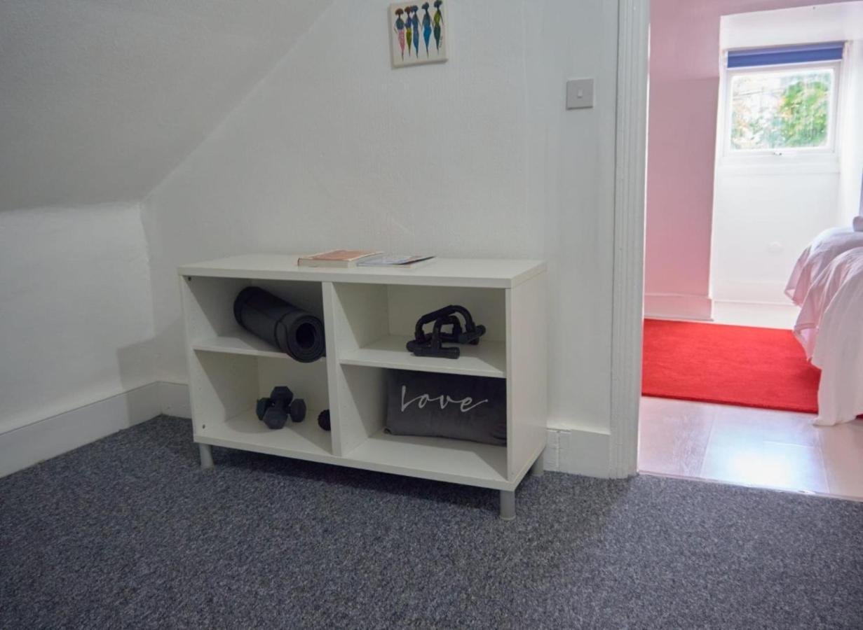 Lovely Large Near Stratford Apartment *