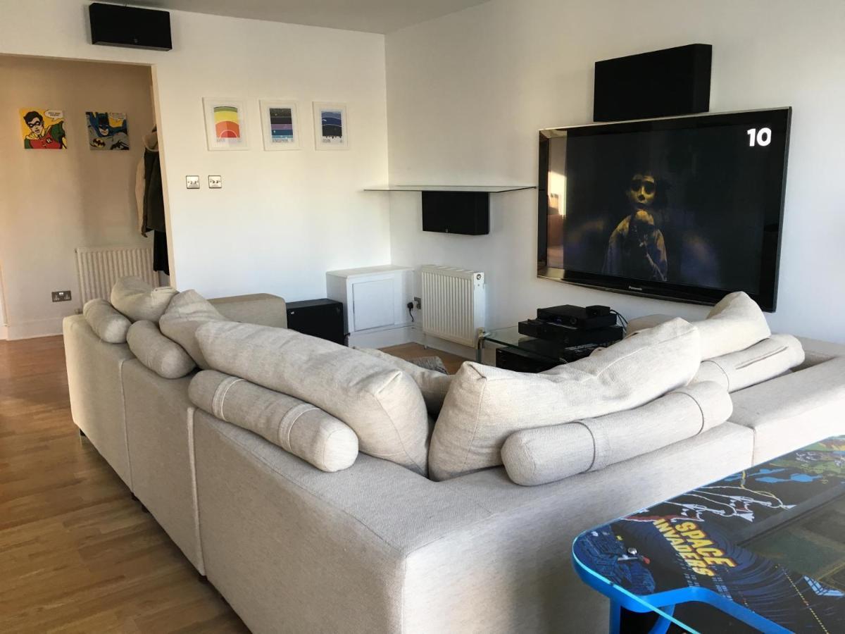 Apartment Laconic & Modern Close To Canary Wharf London