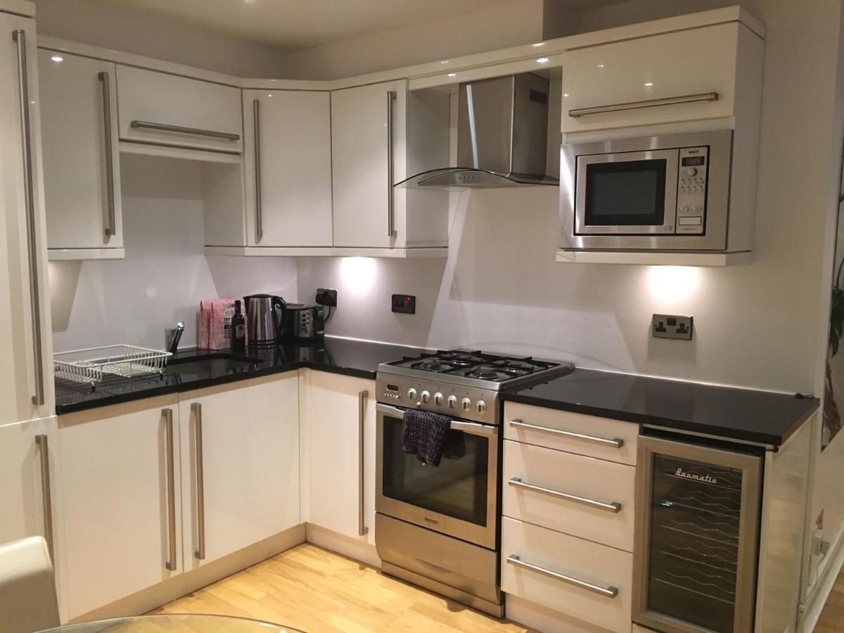 Laconic & Modern Close To Canary Wharf Apartment London