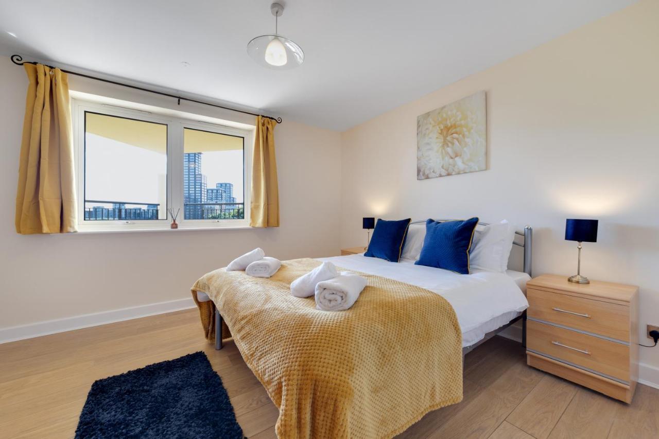 Flourish - Constant Court - Canary Wharf * Londres