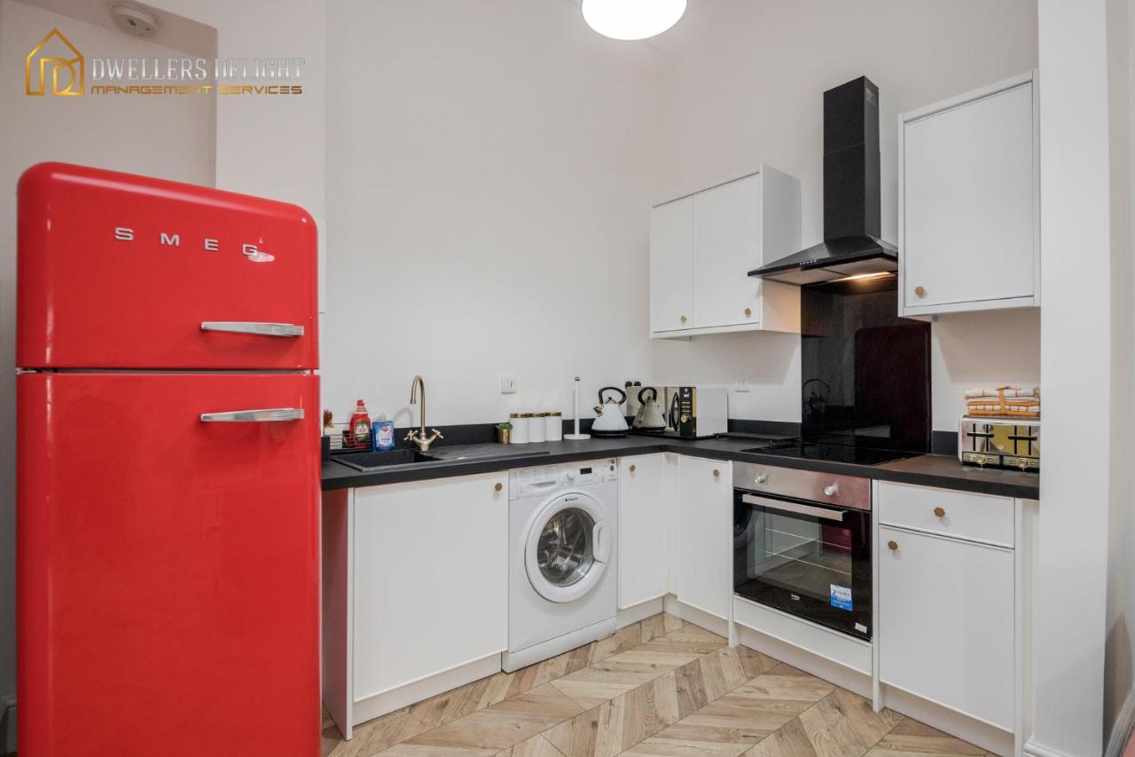 Entire 2 Bed Flat Plaistow,canning Town Prime Location In *