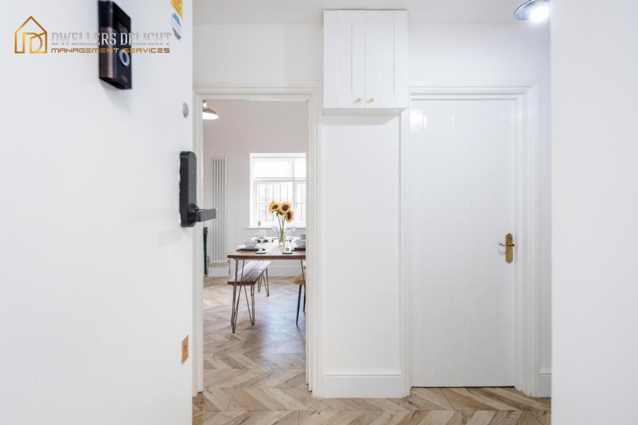 Entire 2 Bed Flat Plaistow,canning Town Prime Location In Apartment *