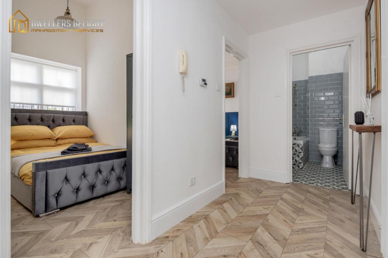 Entire 2 Bed Flat Plaistow,canning Town Prime Location In Apartment *
