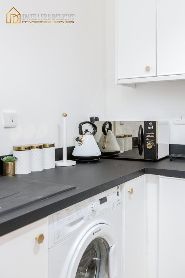 Entire 2 Bed Flat Plaistow,canning Town Prime Location In * London
